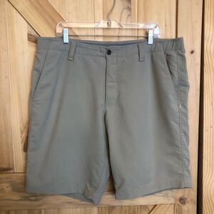 Under Armour Men's Khaki Flat Front Shorts Nylon Blend Size 40